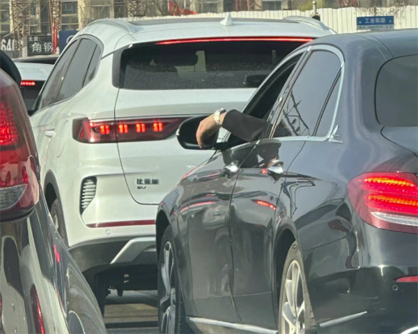 为什么中年男人去哪都要开车啊！