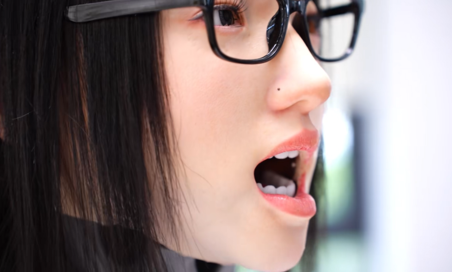 松延动力推出新一代仿生人“小诺” 面部表情逼真