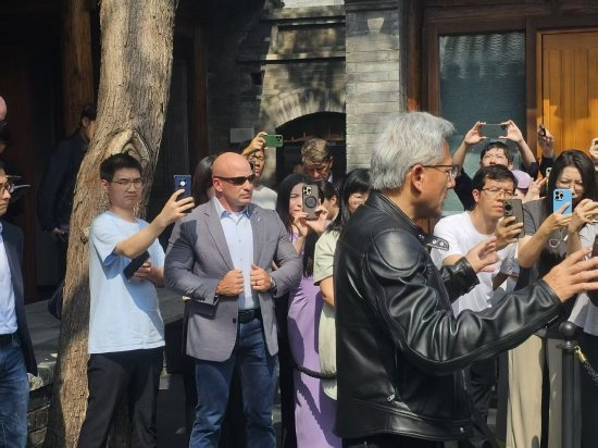 财富自由能干啥！黄仁勋：我已经财务自由25年了 有钱后更关注事业与助人