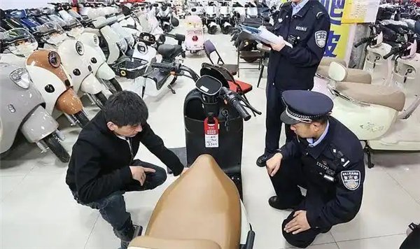 限速 25km/h+涨价千元！新国标电驴是保护 还是添堵？